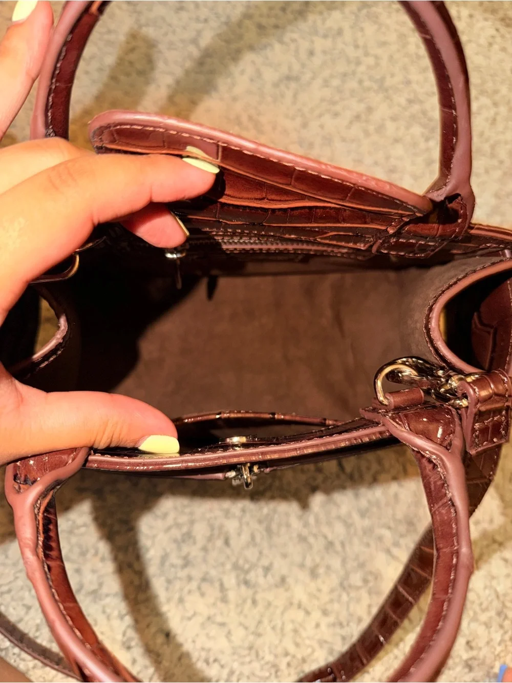 Brandon Blackwood Medium Kuei
Bag- Authentic - Picture 4 of 7